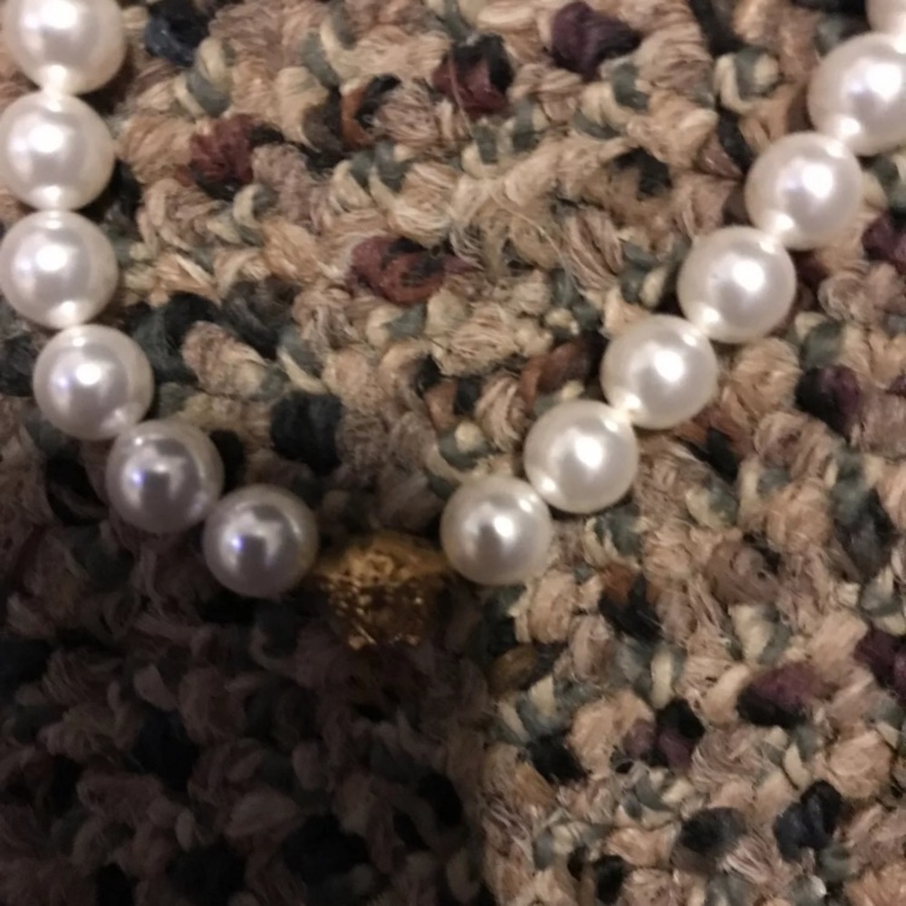 Versace pearl necklace - Picture 6 of 13